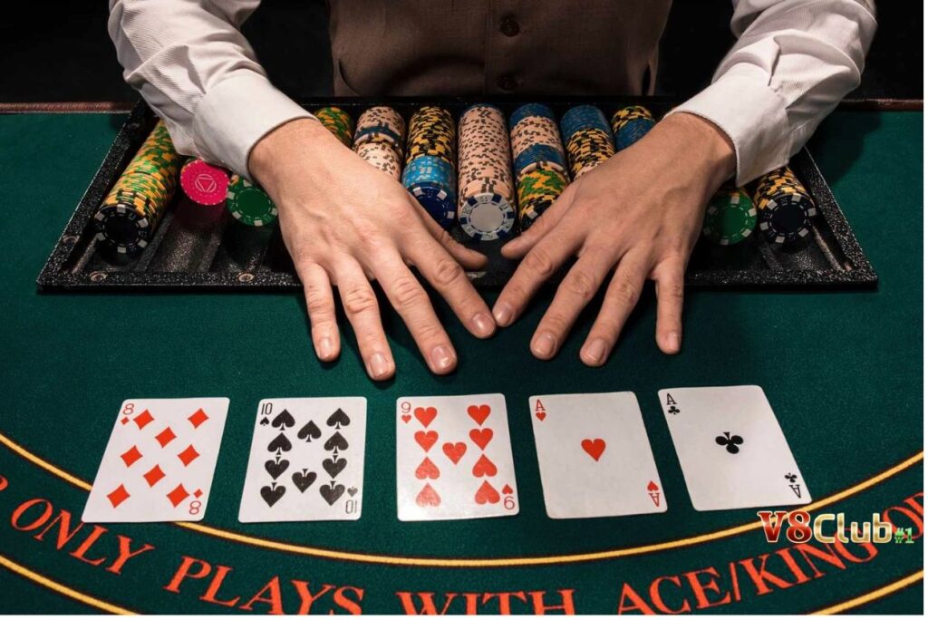 Chơi bài Poker cần trải qua 4 vòng cược